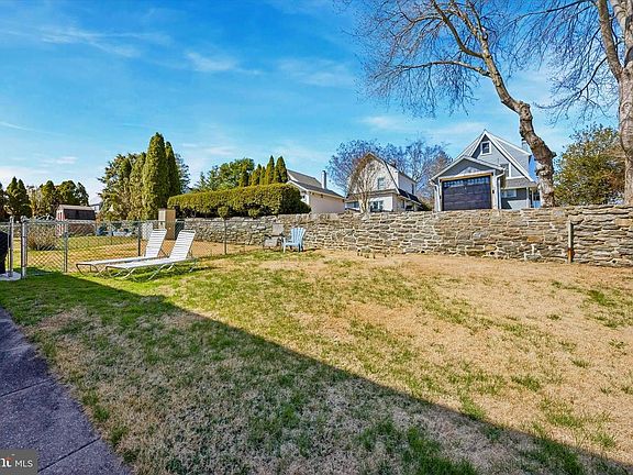 3rd image of 410 E Eagle Rd