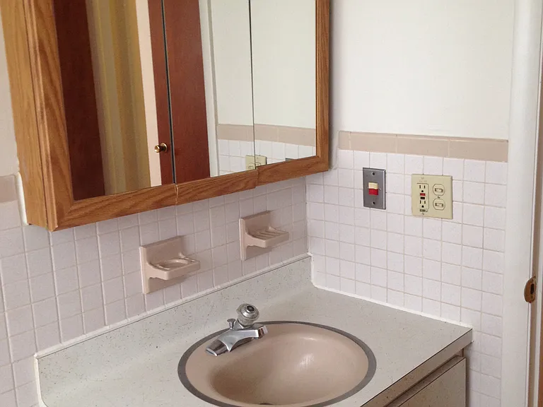 323-349 E Walnut St — Photo 25