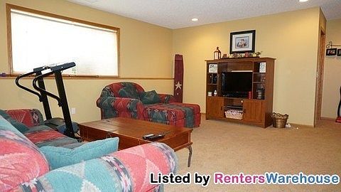 2nd image of 913 Meadow Pl