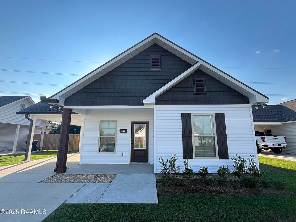 1st image of 302 Parkington Ct