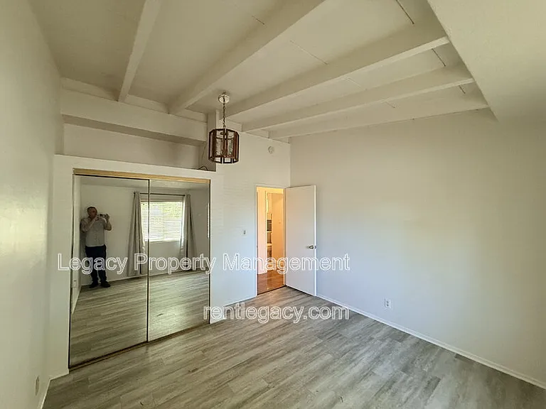 3844 Milton Way — Photo 22