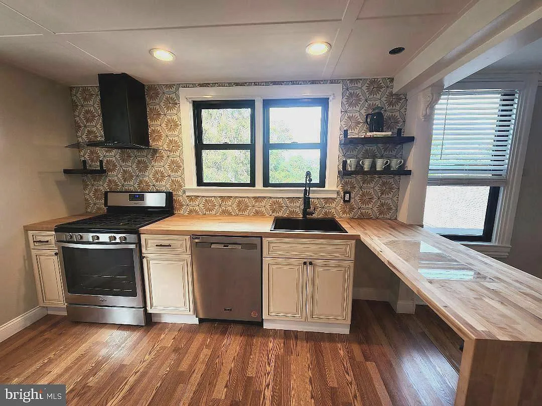 1 bed, 1.0 bath, 900 sqft, $2,100 — Photo 4