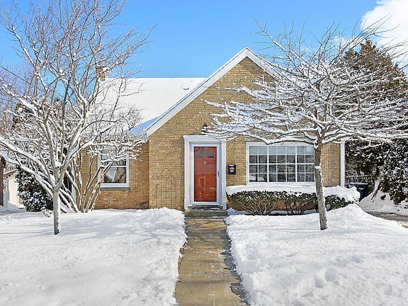 2nd image of 418 Hillcrest Ct