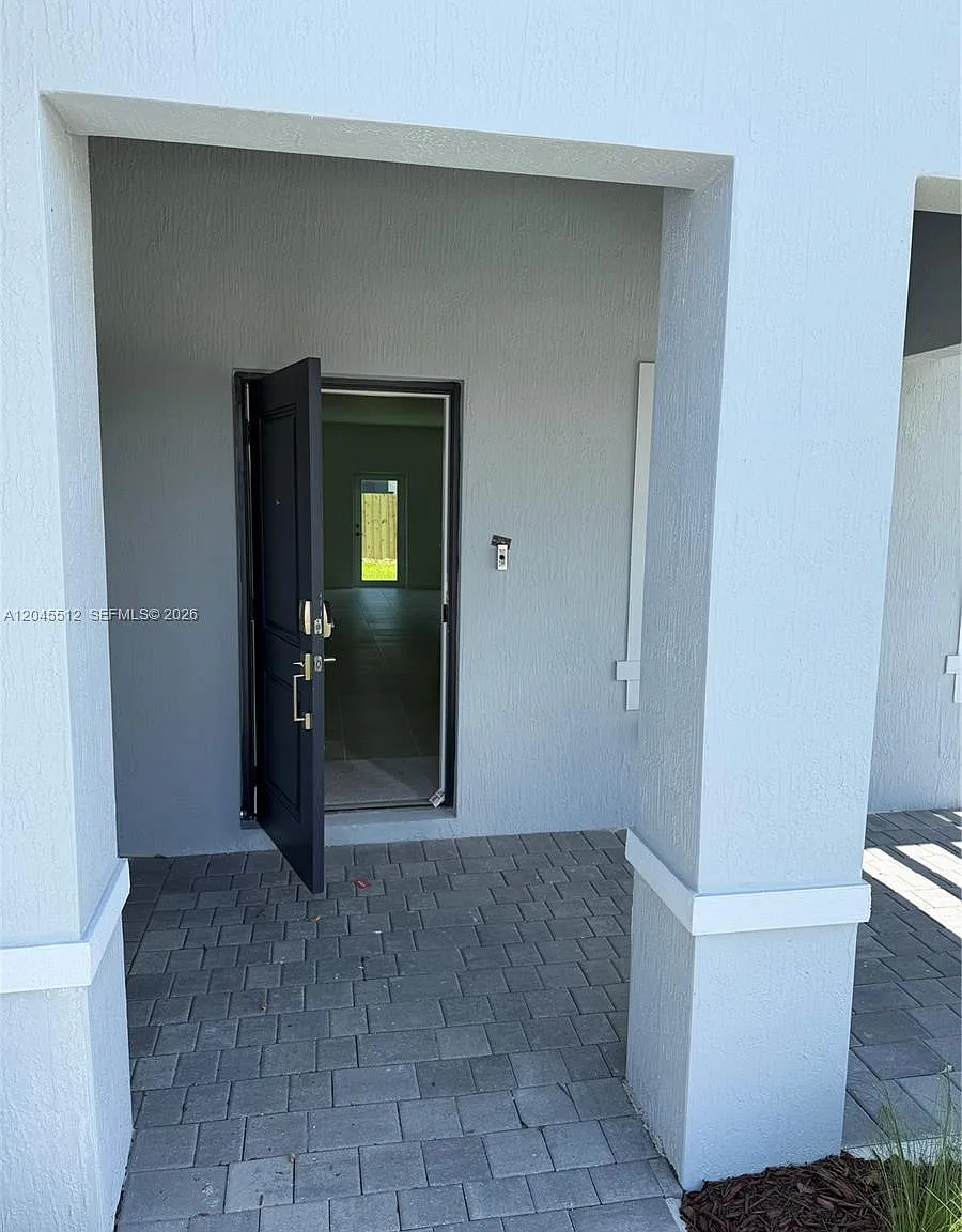 4 bed, 2.5 bath, $3,500 — Photo 2
