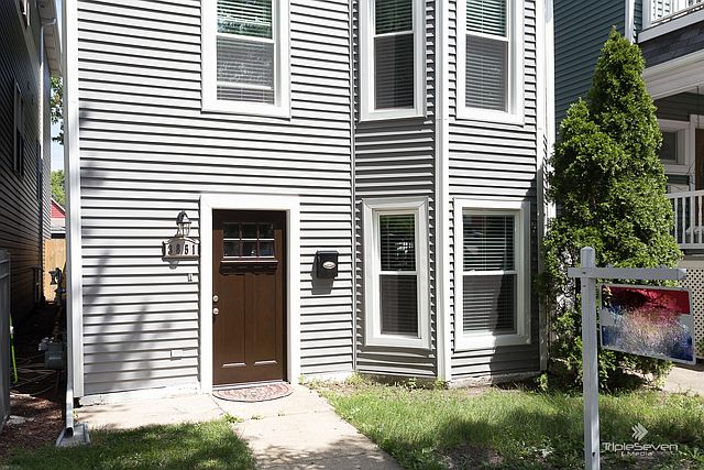 1st image of 3851 N St Louis Ave