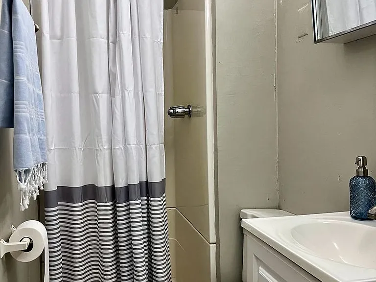 5747 Holden St — Photo 25