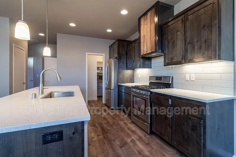 3 bed, 2.5 bath, 1807 sqft, $2,495 — Photo 4
