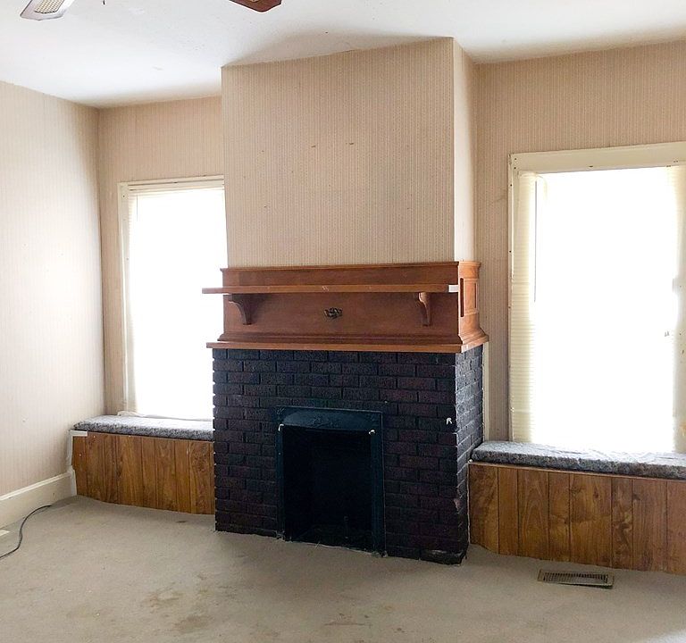 2nd image of 163 W Lake St