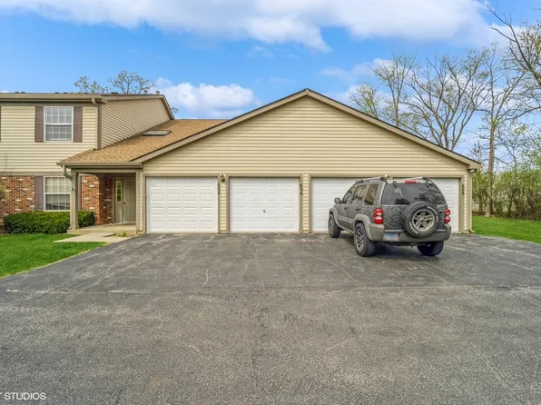 606 E Whispering Oaks Ct #606, Palatine, IL 60074