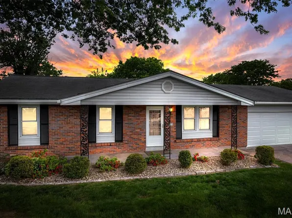 3135 Elm St, Saint Charles, MO 63301