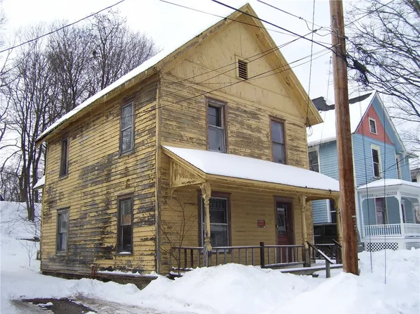 11 Taylor St, Oxford, NY 13830