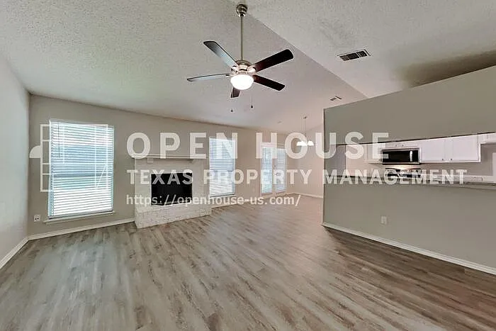 1805 Crimson Ct — Photo 4