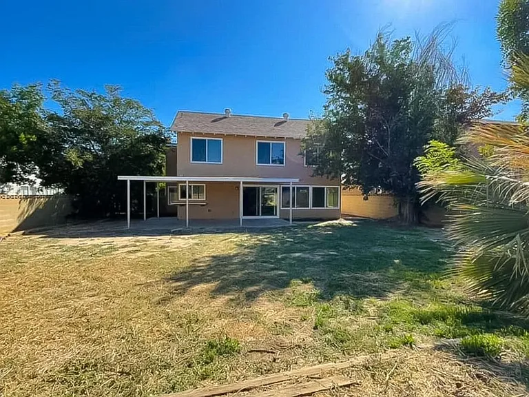 44555 Benald St — Photo 11