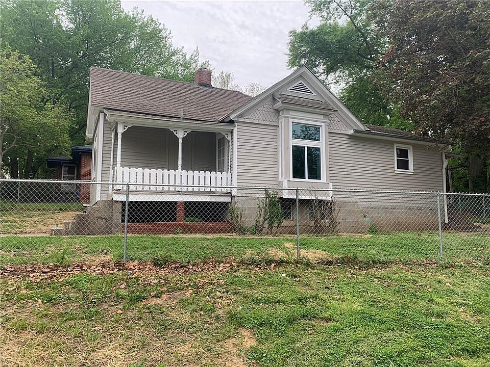 1st image of 804 Woodson St