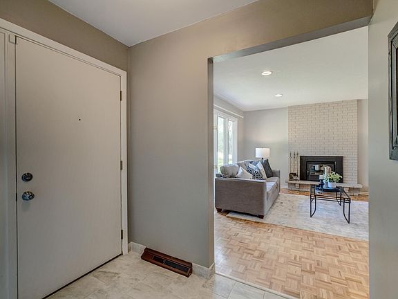 2nd image of 191 Windsor Ln