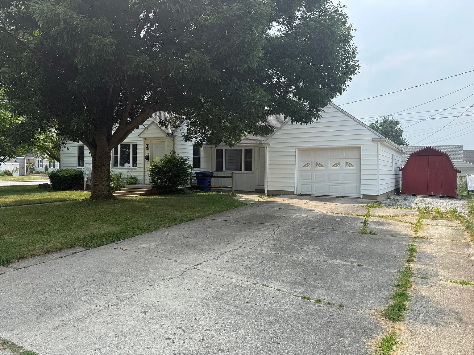 3 bed, 1.0 bath, 1204 sqft, $1,350 — Photo 1