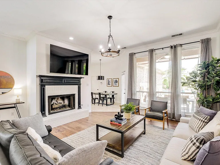 7132 Hunt Ln — Photo 3