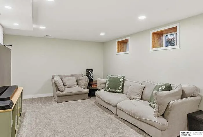 2120 Bradfield Dr — Photo 6