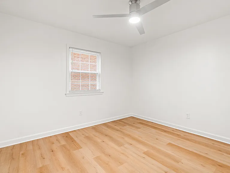 Summercrest Apartments — Photo 16