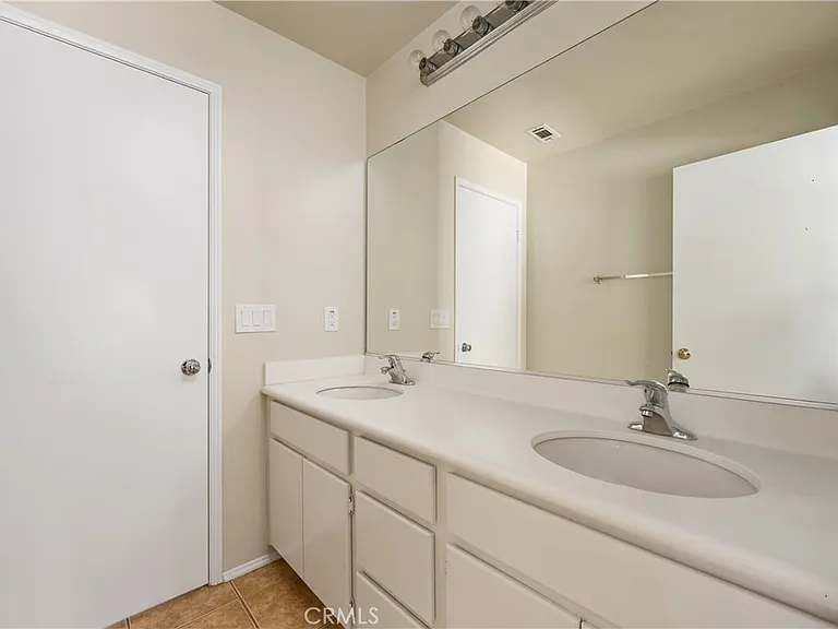 17526 Orangetree Dr — Photo 24