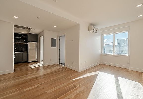 2nd image of 204 Linden Blvd #5F