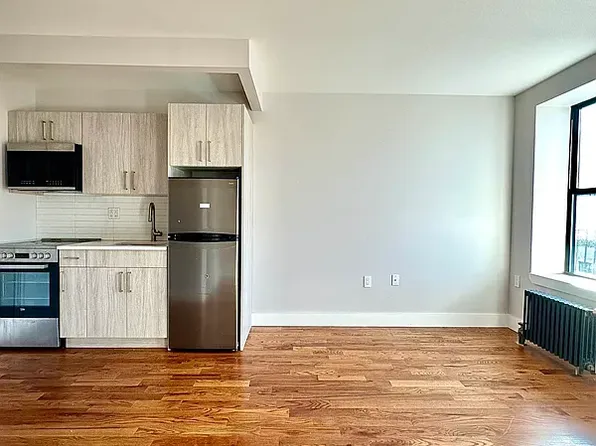 195 Underhill Avenue image 1 of 4