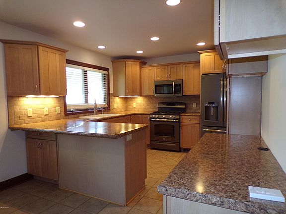 5th image of 207 W Van Buren St
