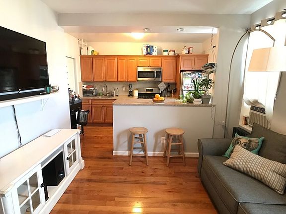 4th image of 30-70 32nd St #14A