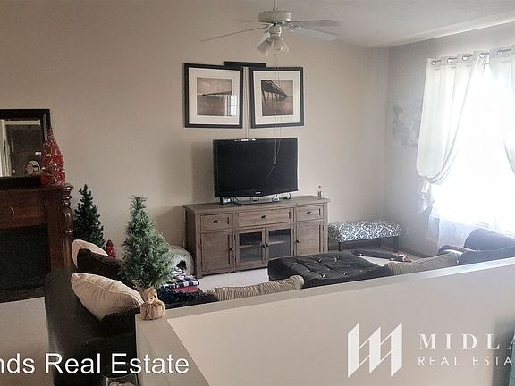 4th image of 13908 S 28th Avenue Cir