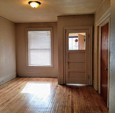 5th image of 3158 N Richards St