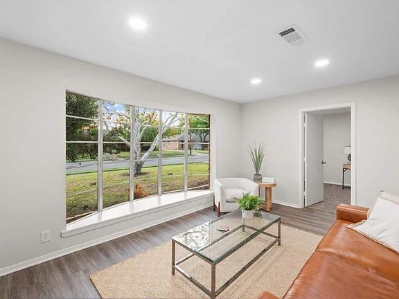 3rd image of 1713 Yarborough Dr