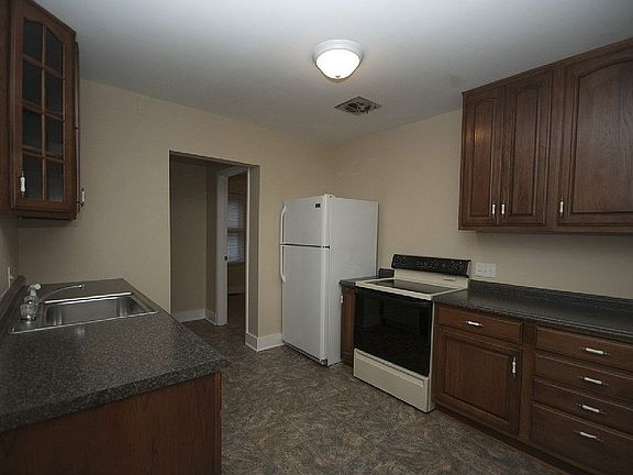 2nd image of 229 Oakwood Ave