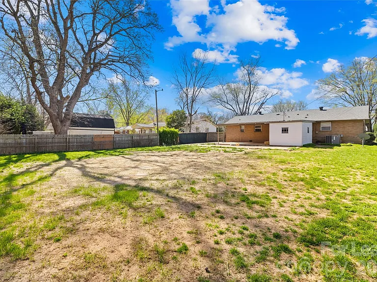 4033 Woodgreen Ter — Photo 22