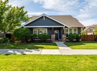 889 NW 13th St, Redmond, OR 97756
