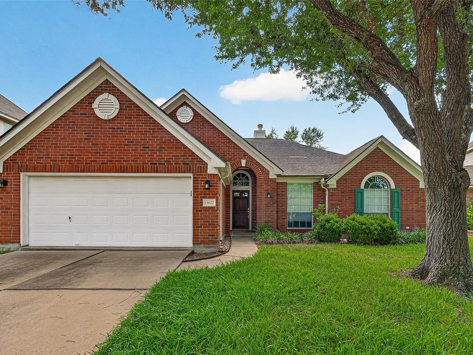 3 bed, 2.0 bath, 1849 sqft, $2,000 — Photo 1