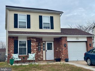 8 Honeysuckle Dr, Newark, DE 19702