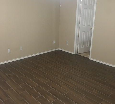 2nd image of 818 Thorton Dr
