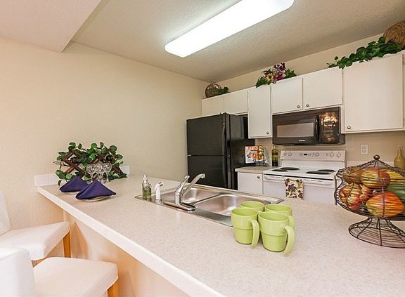 This spacious breakfast bar can comfortably seat 4 adults with s