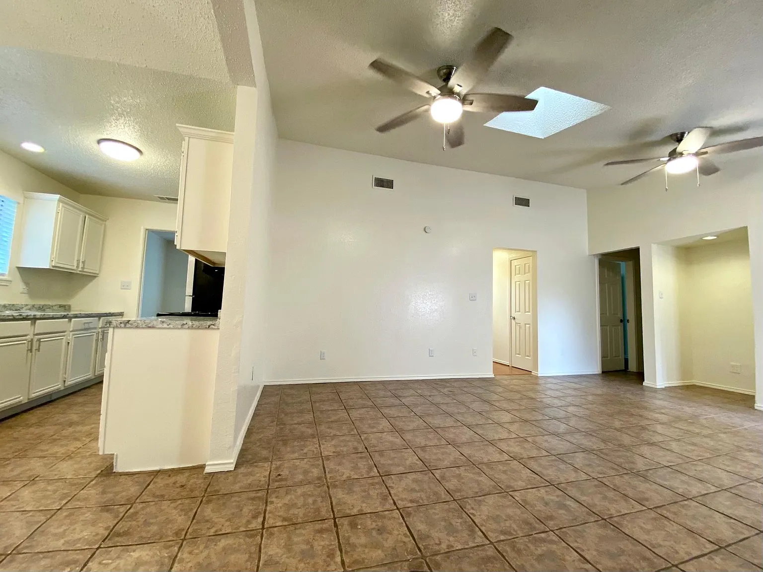 1415 Reynoldston Ln — Photo 3