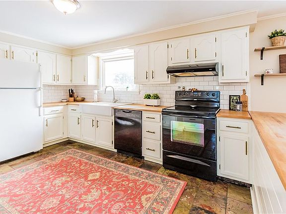 3rd image of 8236 E Seneca Tpke