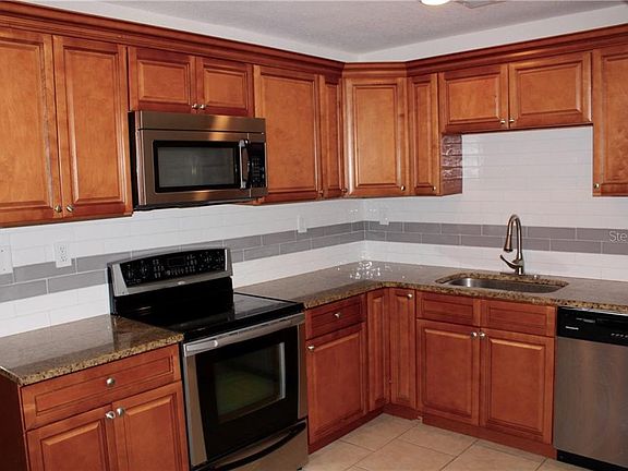 4th image of 226 Carolyn Dr