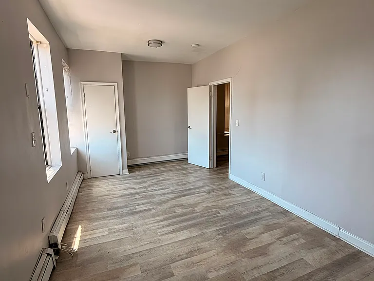 5708 Hudson Ave #10-C — Photo 8