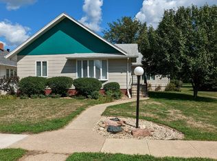 208 N 8th St, Mapleton, IA 51034