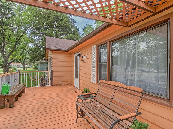 4th image of 23336 W Peterson Dr