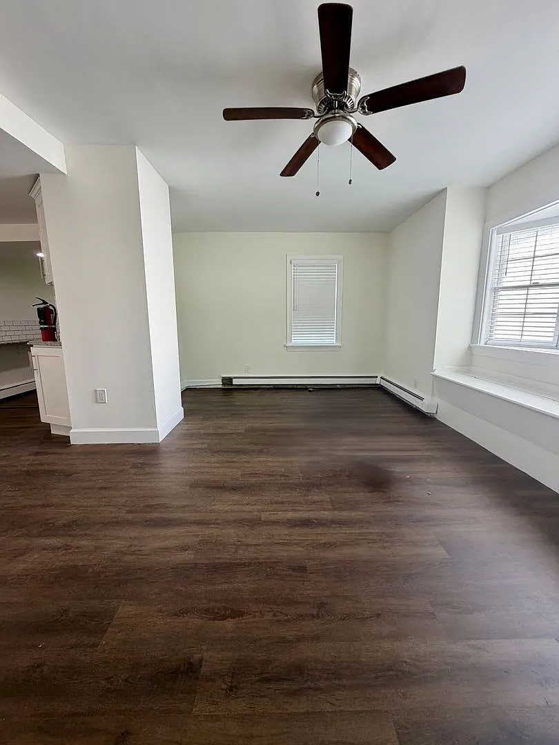 Stunning 3-Bedroom/1-Bathroom Home in Blue Bell Area. Available NOW! — Photo 4