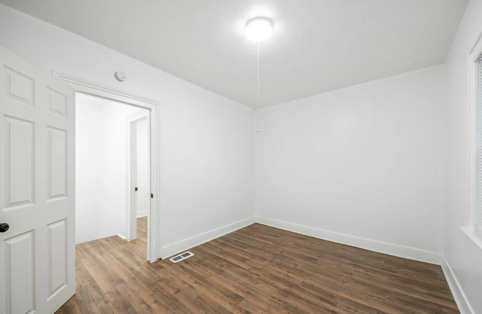 1361 East 45th Street, Unit B — Photo 2