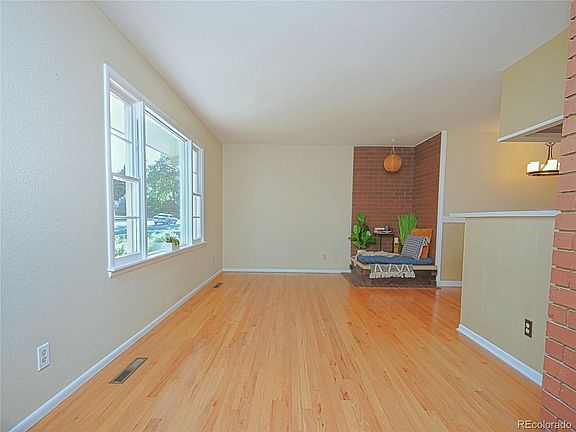 4th image of 2640 E San Miguel St