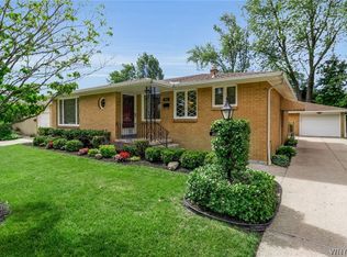 203 Forest Hill Dr, Williamsville, NY 14221