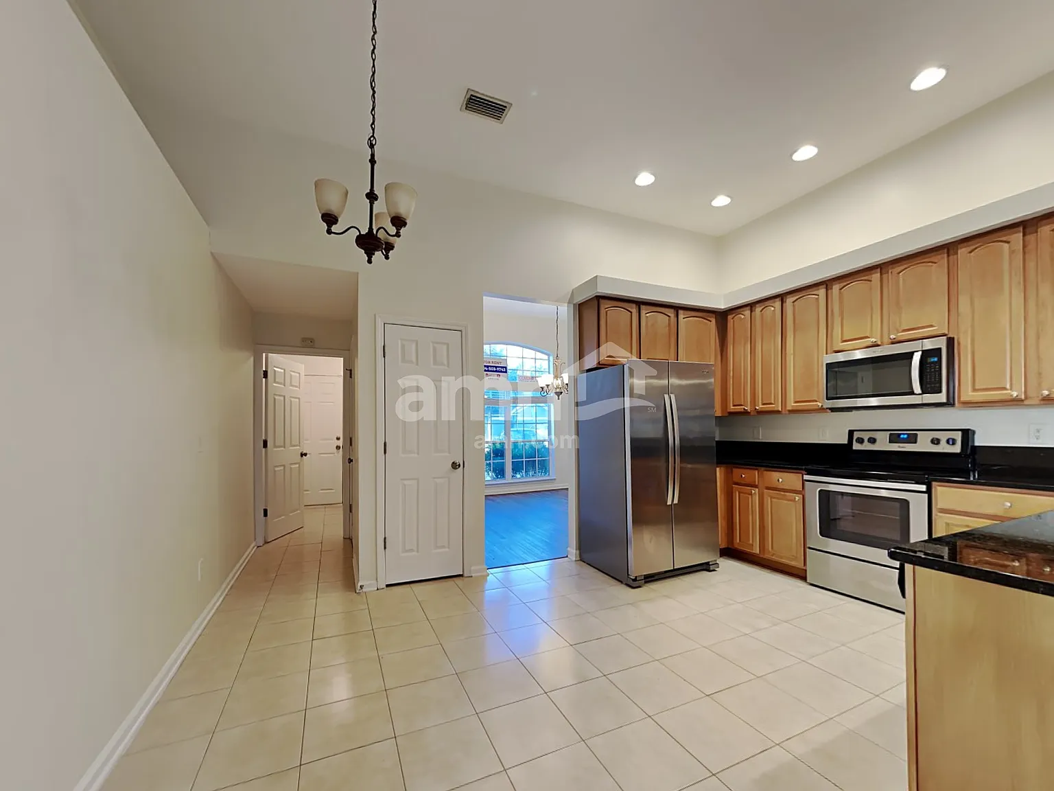 4 bed, 2.0 bath, 2334 sqft, $2,920 — Photo 4