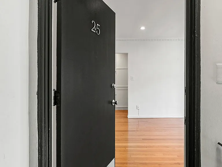 1235 N Harper Ave #25 — Photo 19